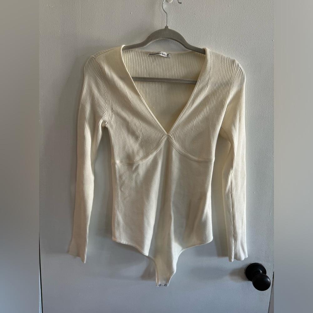 Abercrombie & Fitch Long-Sleeve Sweetheart Sweater Bodysuit